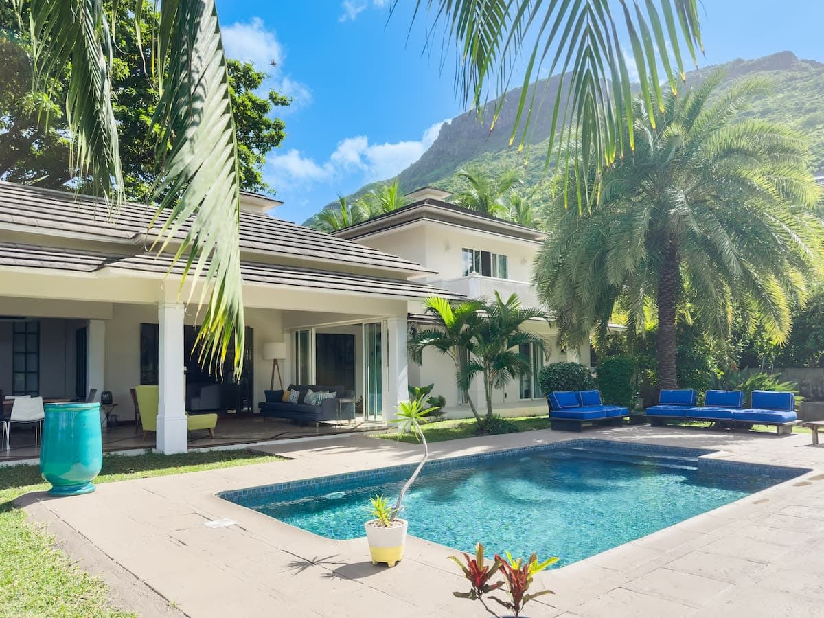 Luxurious 4-bedroom Villa with a view of Le Morne